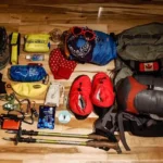 alat mendaki gunung in english