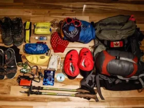 alat mendaki gunung in english