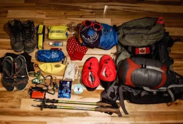 alat mendaki gunung in english