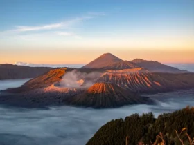 Gunung Sebagai Pasak