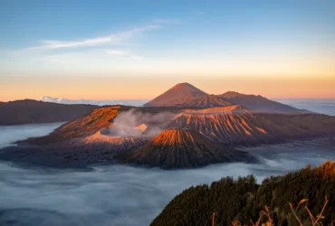 Gunung Sebagai Pasak